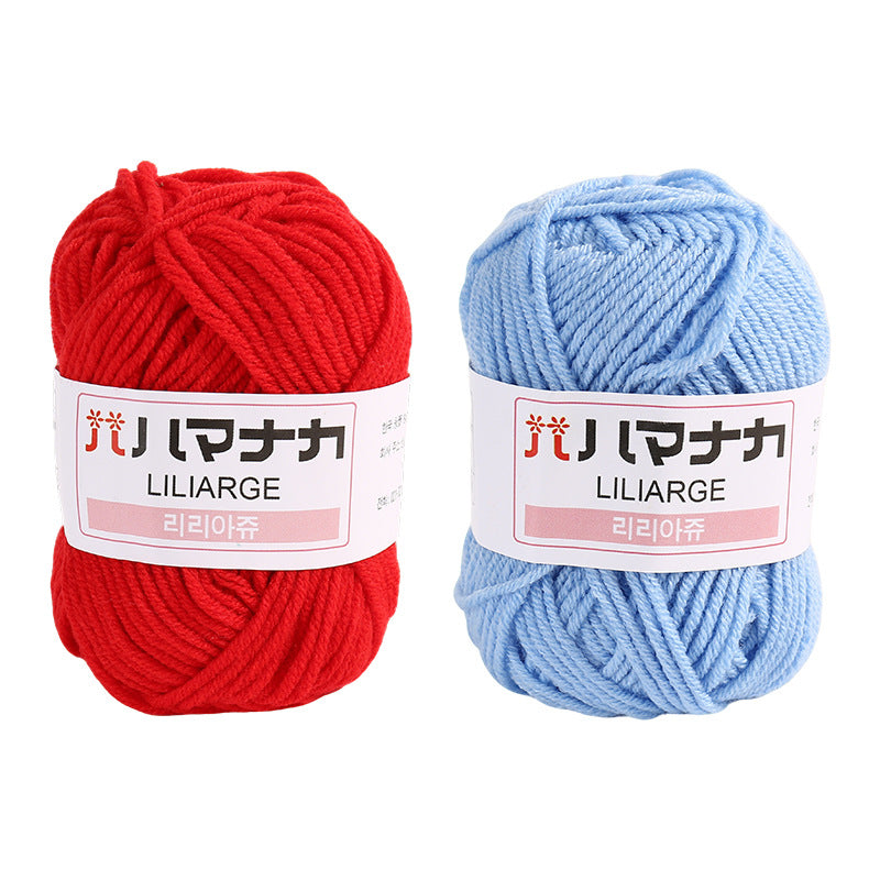 Two balls of LILIARGE yarn side by side on a white background, one in bright red and the other in light blue, each with a white paper label featuring the brand name '긼을기' and the product name 'LILIARGE'.