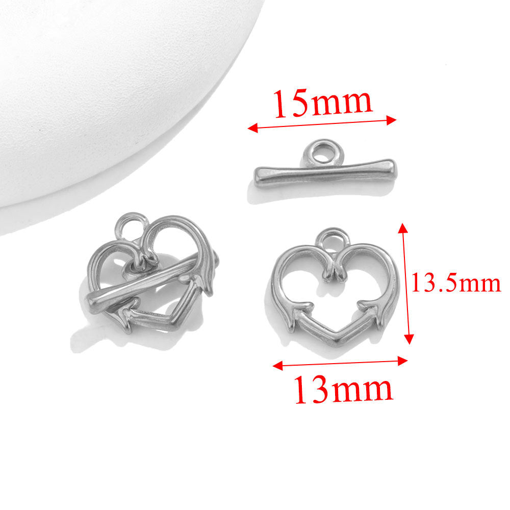 Steel heart-shaped toggle clasps with red dimension arrows showing 15mm, 13.5mm, and 13mm on white background