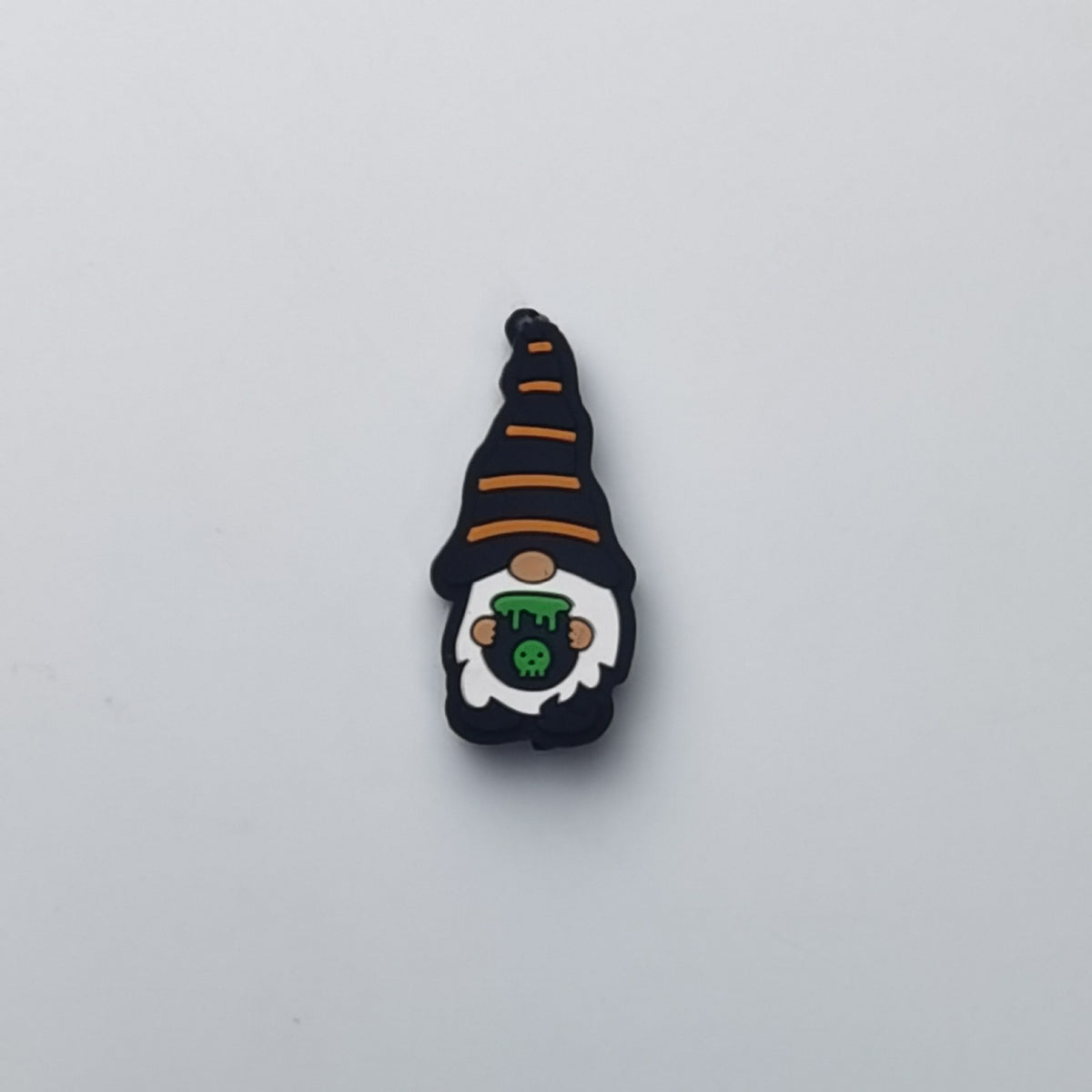 Halloween gnome bead with black pointed hat, orange stripes, white beard, and green mug on gray.