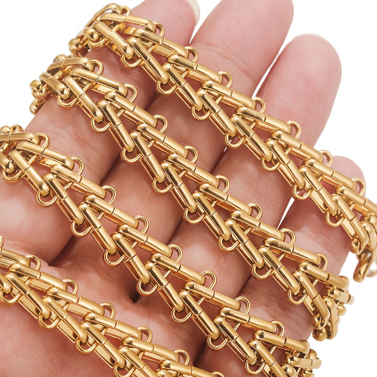 Geometric Triangle Ladder Chain by the Meter