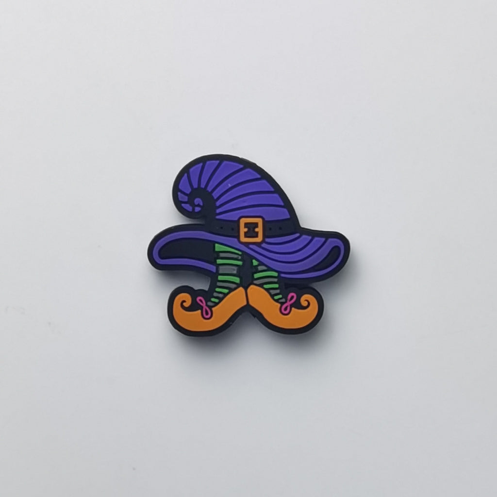 Witch hat silicone bead with purple brim and orange shoes