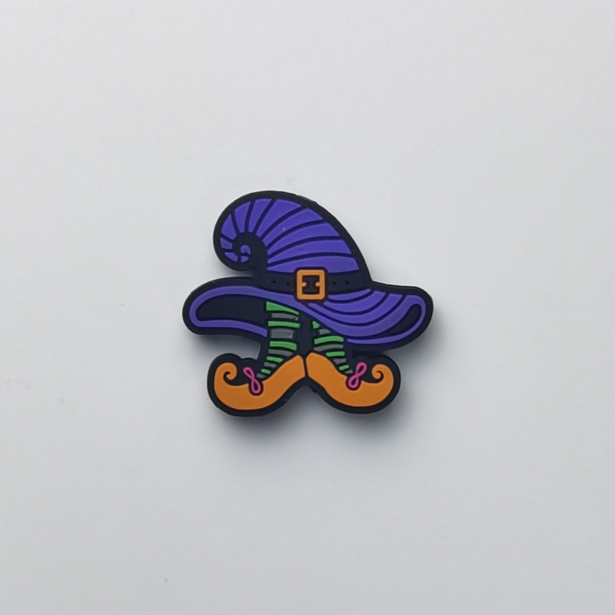 Witch hat silicone bead with purple brim and orange shoes